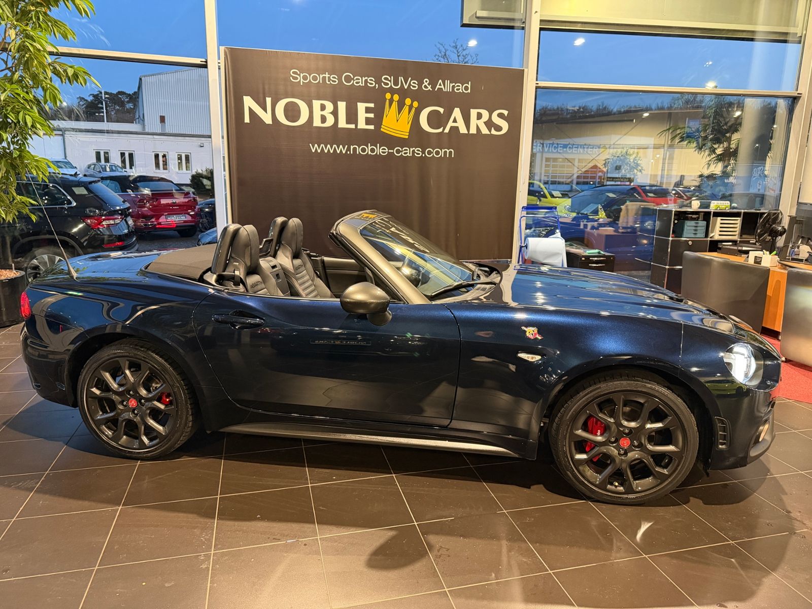 Fahrzeugabbildung Abarth 124 Spider 1.4 MultiAir Turbo AT Turismo LED NAV