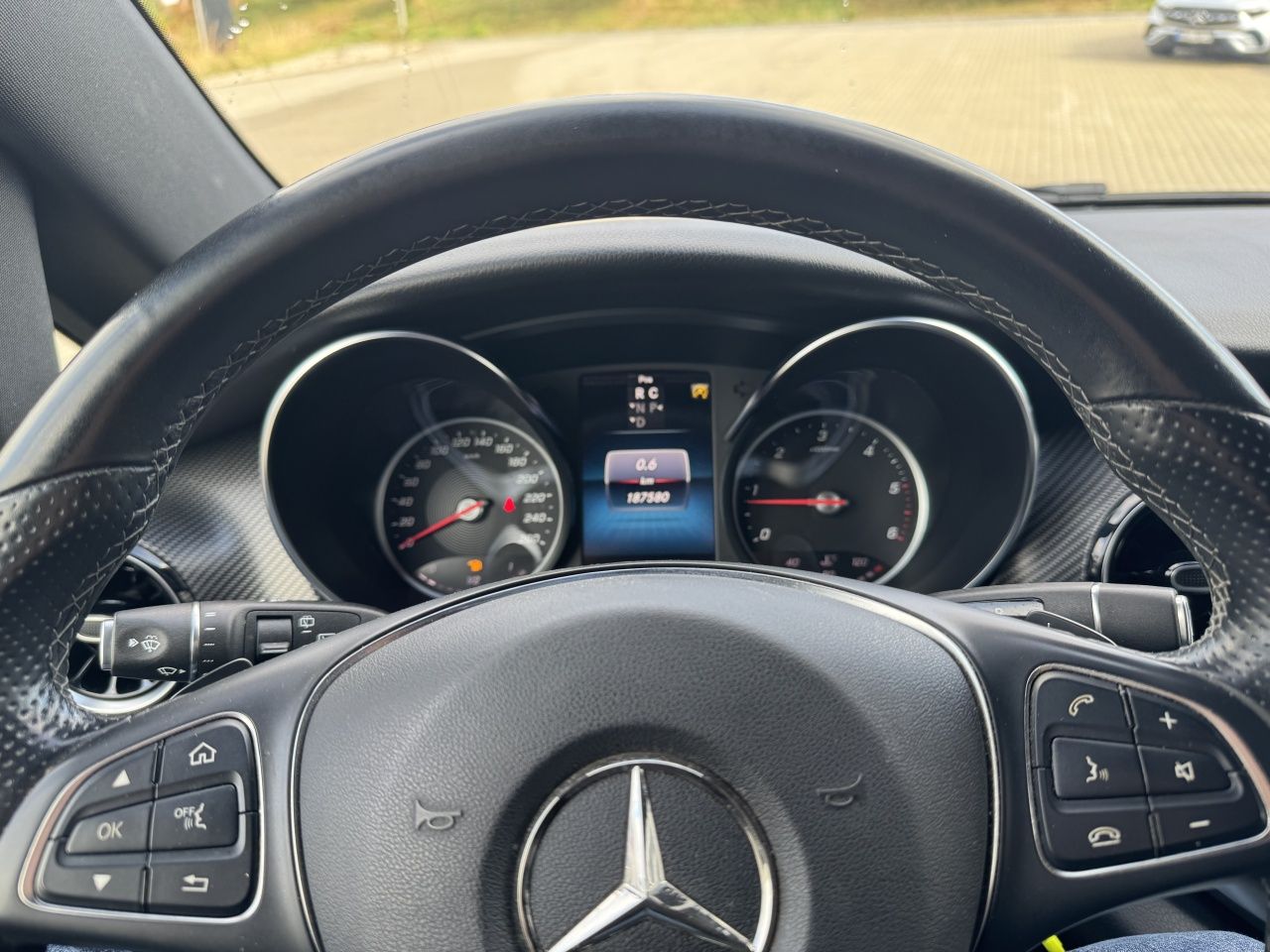 Fahrzeugabbildung Mercedes-Benz V 300d Avantgarde Ed. lang 4x4 Distronic*AMG*AHK