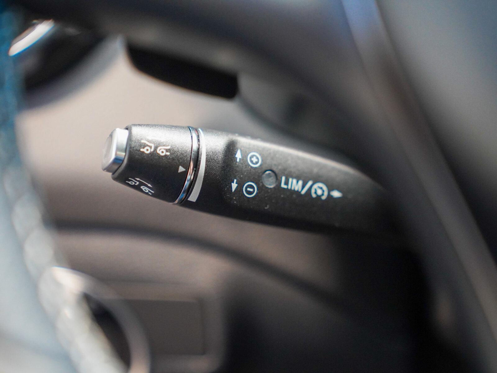 Mercedes-Benz GLA 220 4M Urban DISTRONIC 360° AHK KEYLESS LED