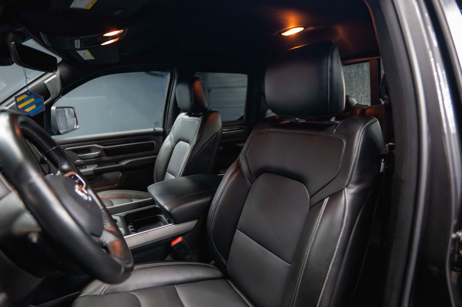 Fahrzeugabbildung Dodge RAM 5.7 V8 HEMI 4x4 OFFROAD Night Limited 19%