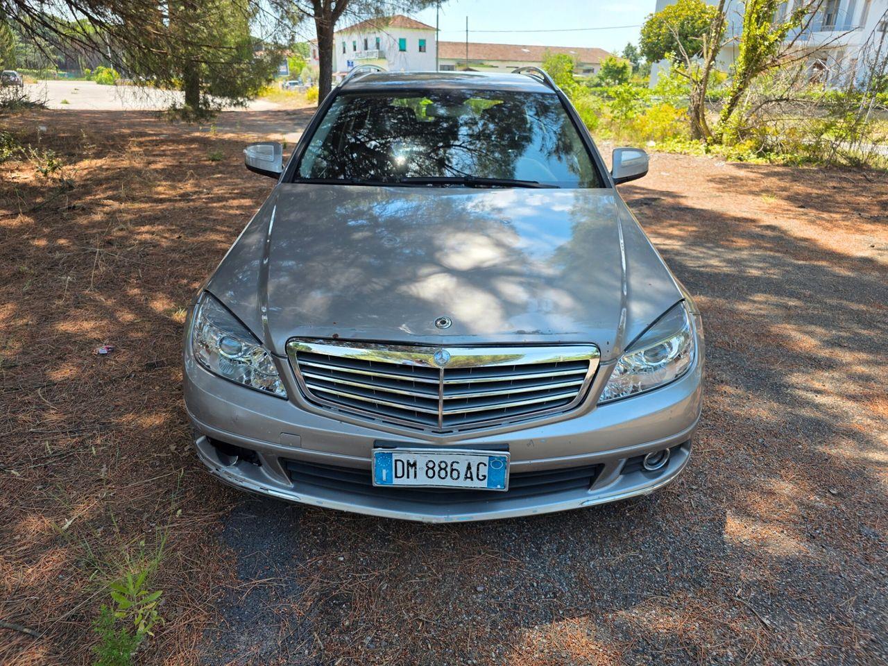 Mercedes-Benz C220 2008 — interior