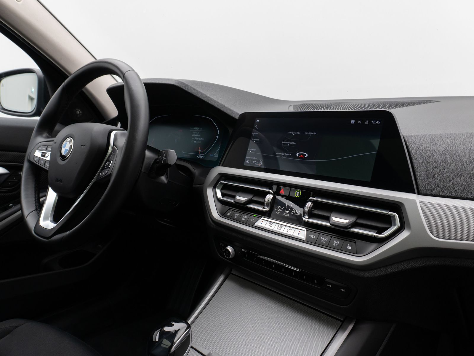 Fahrzeugabbildung BMW 330d Panorama Kamera H/K DAB Komfort Alarm LED