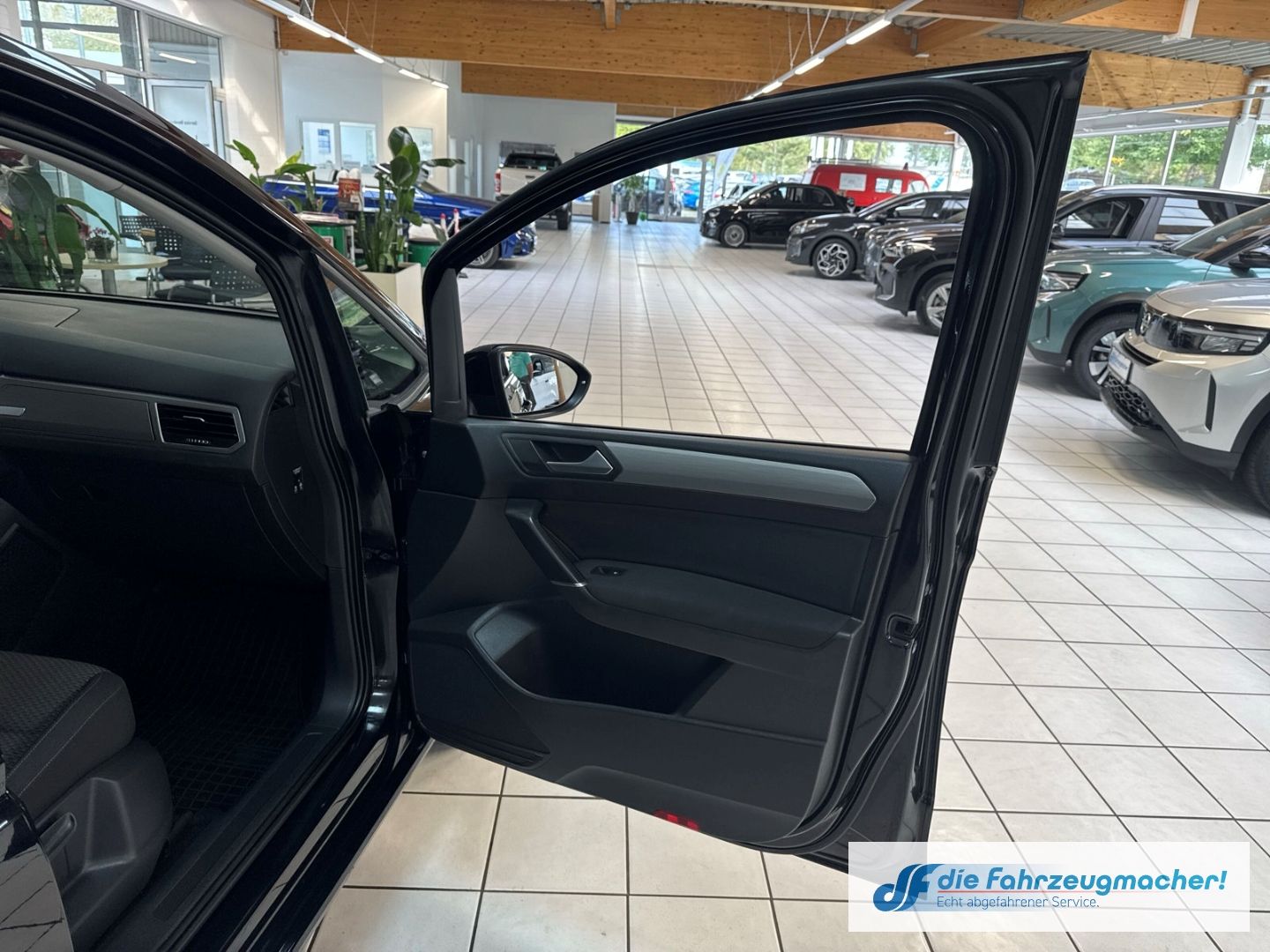 Fahrzeugabbildung Volkswagen Touran Comfortline 2,0TDi Navi Dyn. Kurvenlicht