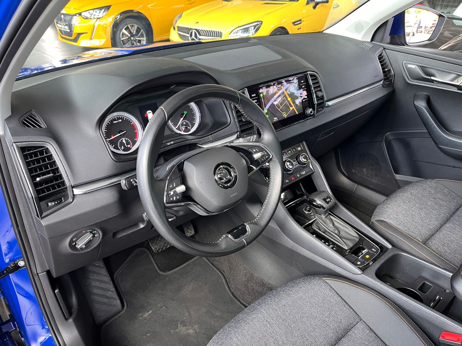 Fahrzeugabbildung SKODA Karoq Clever ACC RFK LED NAVI