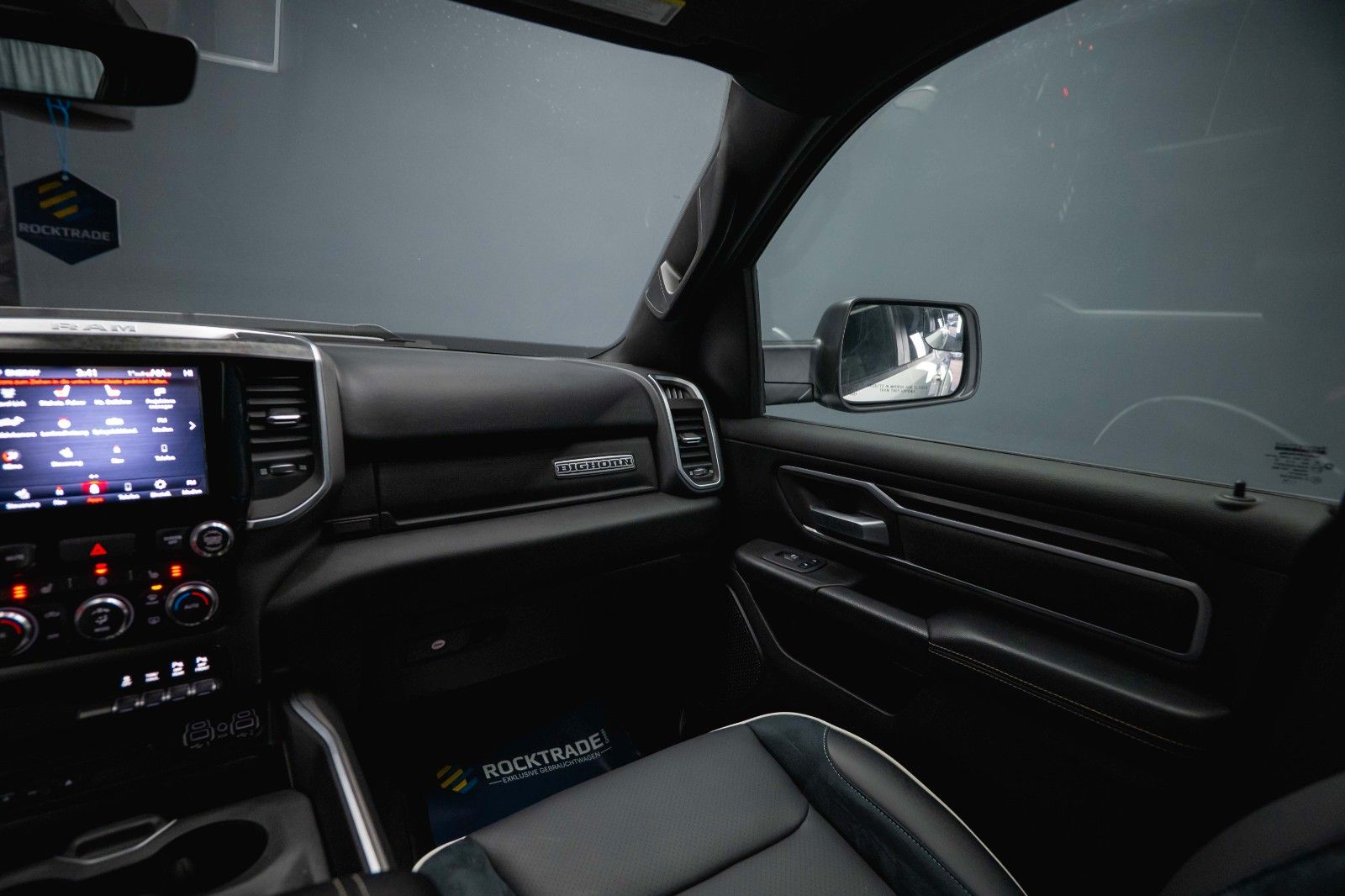 Fahrzeugabbildung Dodge RAM 5.7 V8 HEMI 4x4 OFFROAD Night-Paket *LED*19%