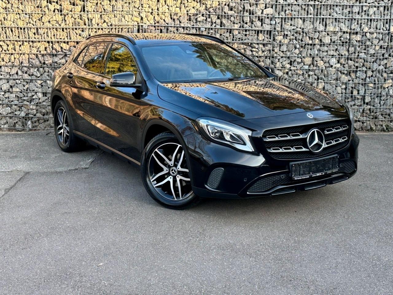 Mercedes-Benz GLA 180 PTS / Navi / LED / SHZ / NIghtpaket