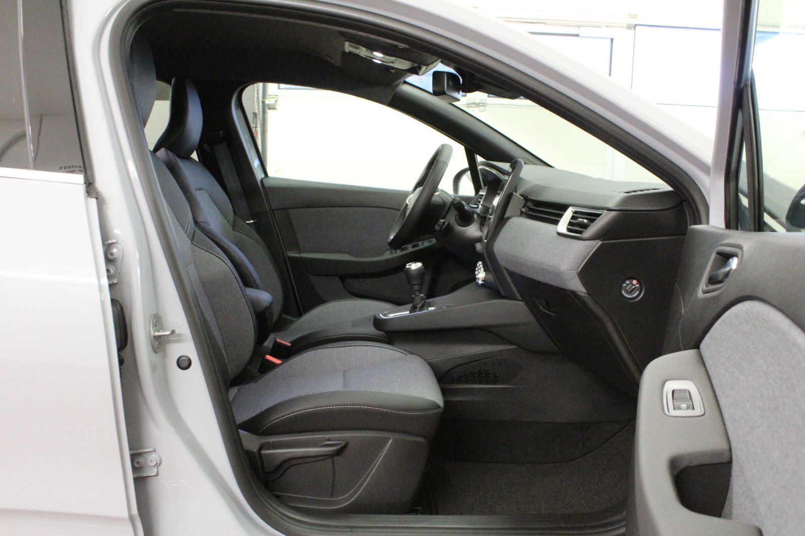 Fahrzeugabbildung Renault Clio TCe 90 Techno *Look-Paket*Winter-Paket*Bose