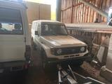 Toyota Land Cruiser HZJ78 Buschtaxi - Toyota Land Cruiser Unfallwagen