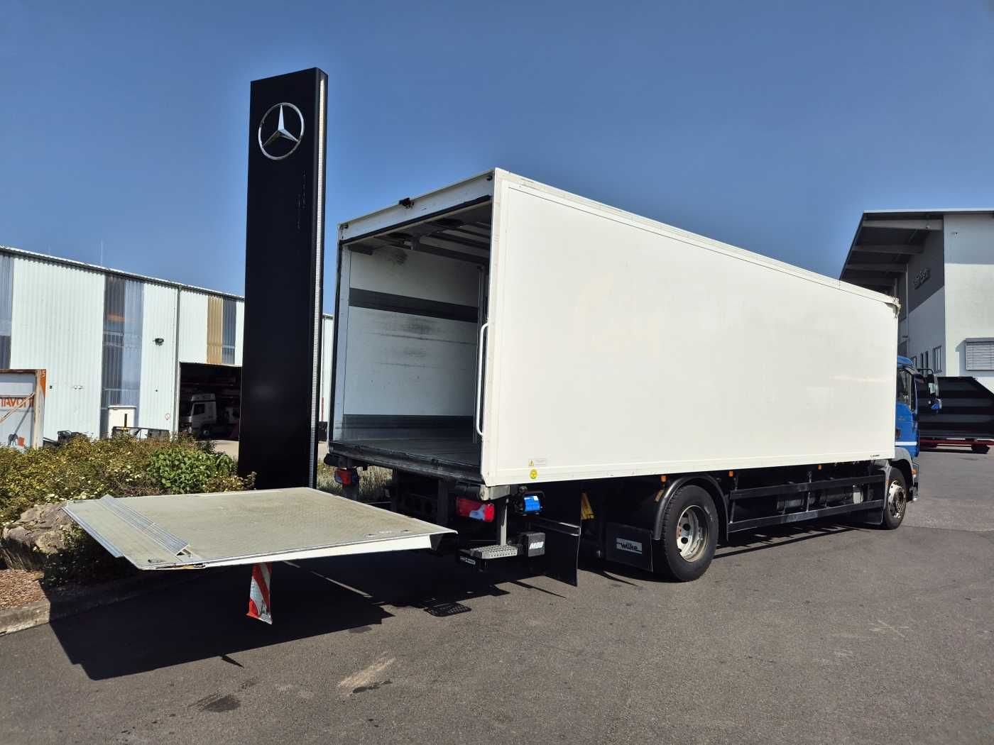 Fahrzeugabbildung MAN TGM 18.290 4x2 LL Carrier Supra 950Mt LBW