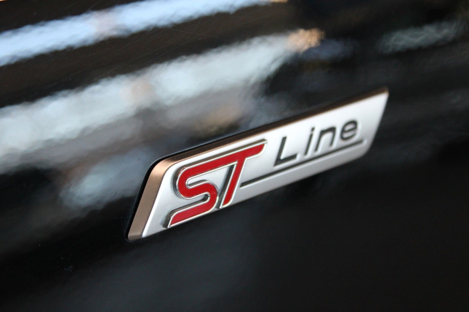 Fahrzeugabbildung Ford Focus 134kW ST-Line LED NAVI CAM WinterPaket