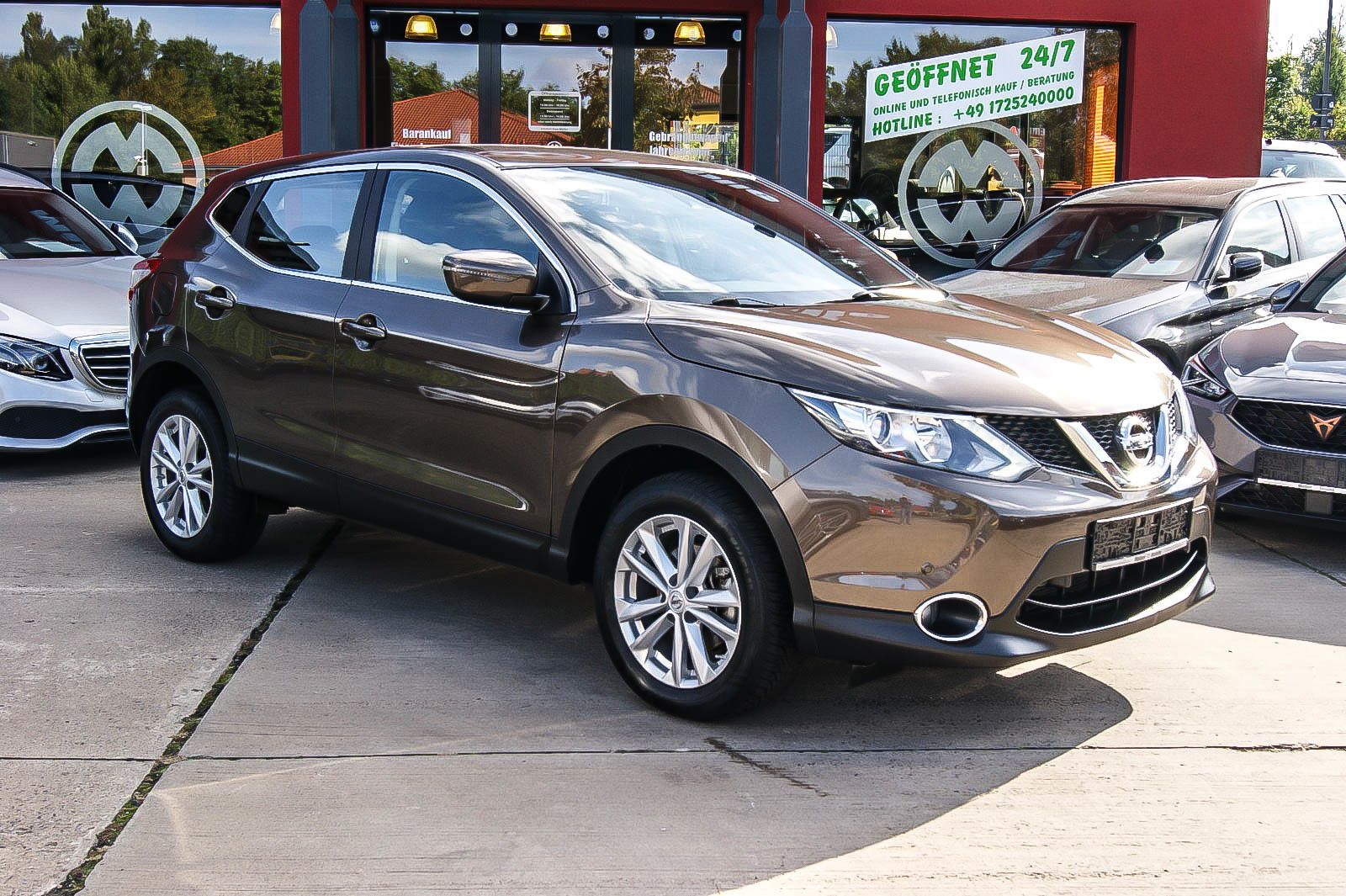 Fahrzeugabbildung Nissan Qashqai 1.2 Acenta 4x2 1 HAND AHK SIZHG 22.324KM