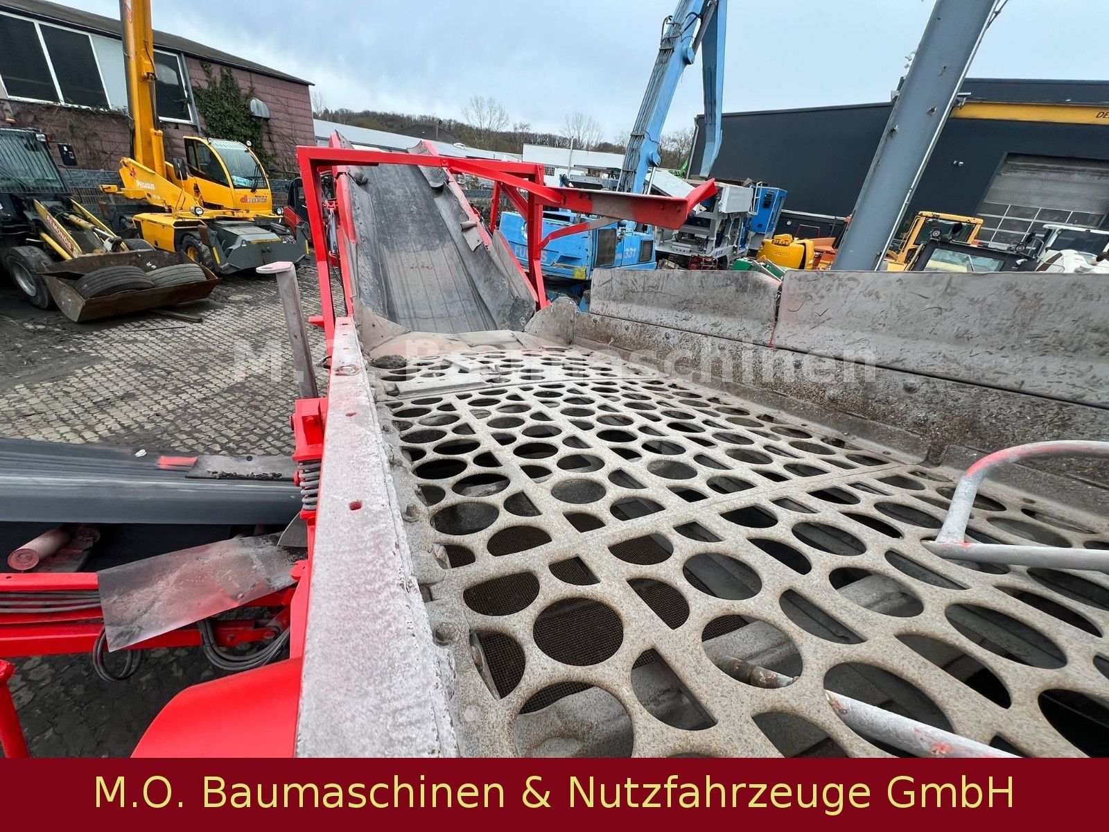 Fahrzeugabbildung Terex Finlay 883 T  /  Mobile Siebanlage /