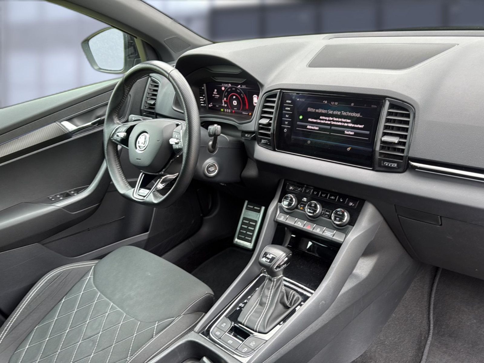 Fahrzeugabbildung SKODA Karoq Sportline 4x4/ unfallfrei
