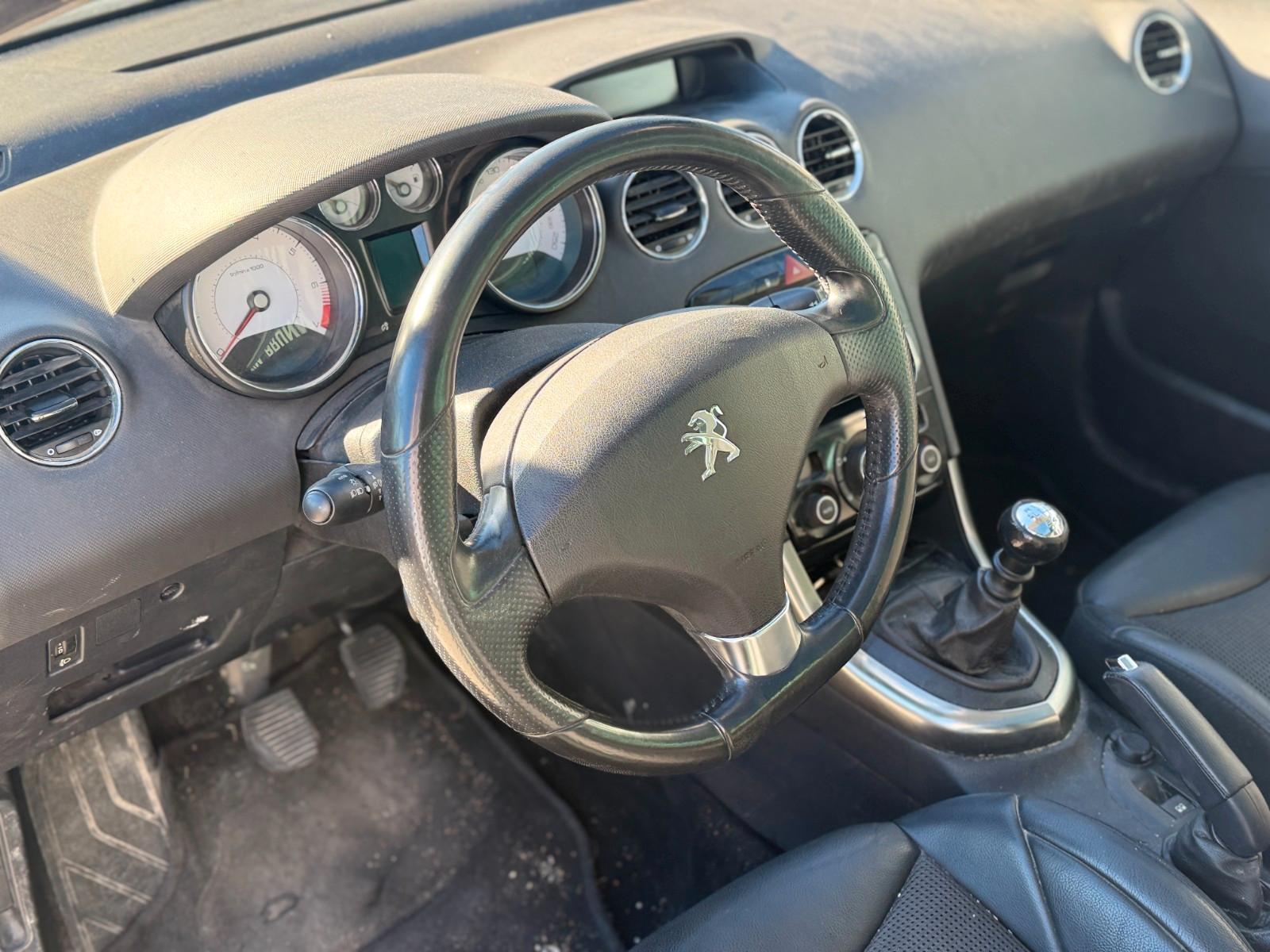 Peugeot 308 2012 — photo 11