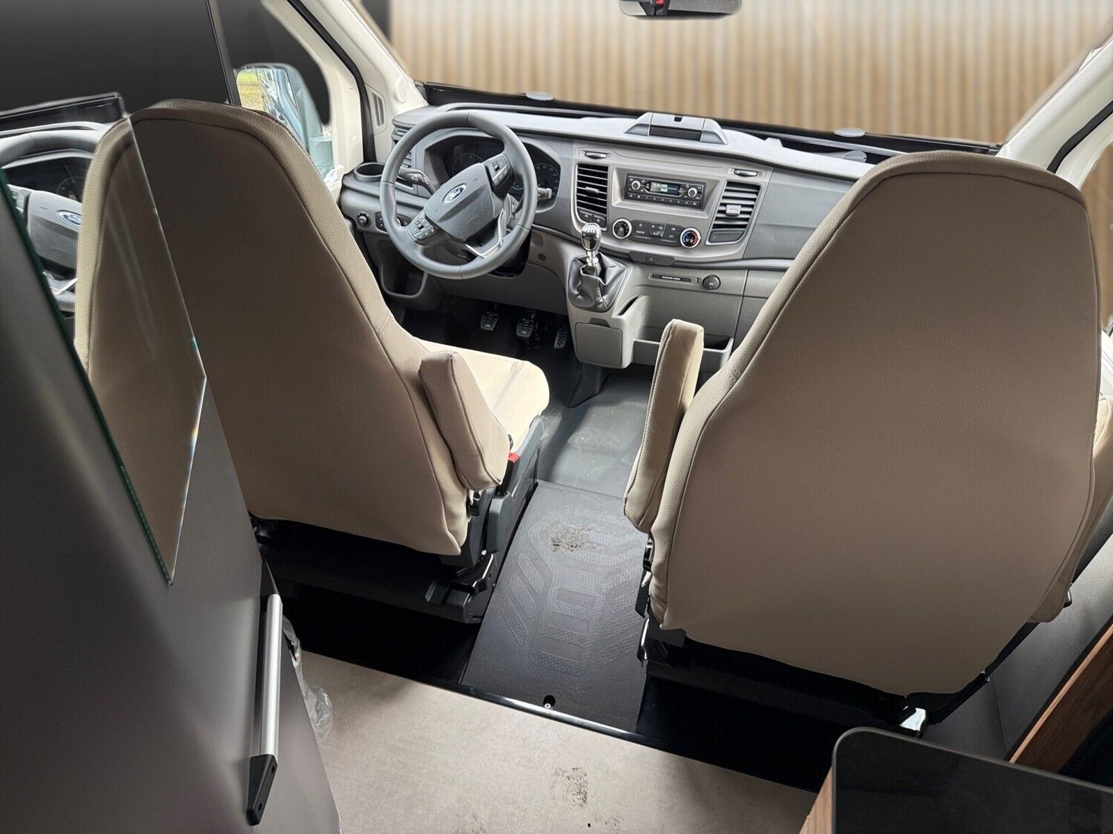 Fahrzeugabbildung Karmann Dexter 4x4 DE 570 AW Klima, RFK, El. Trittstufe