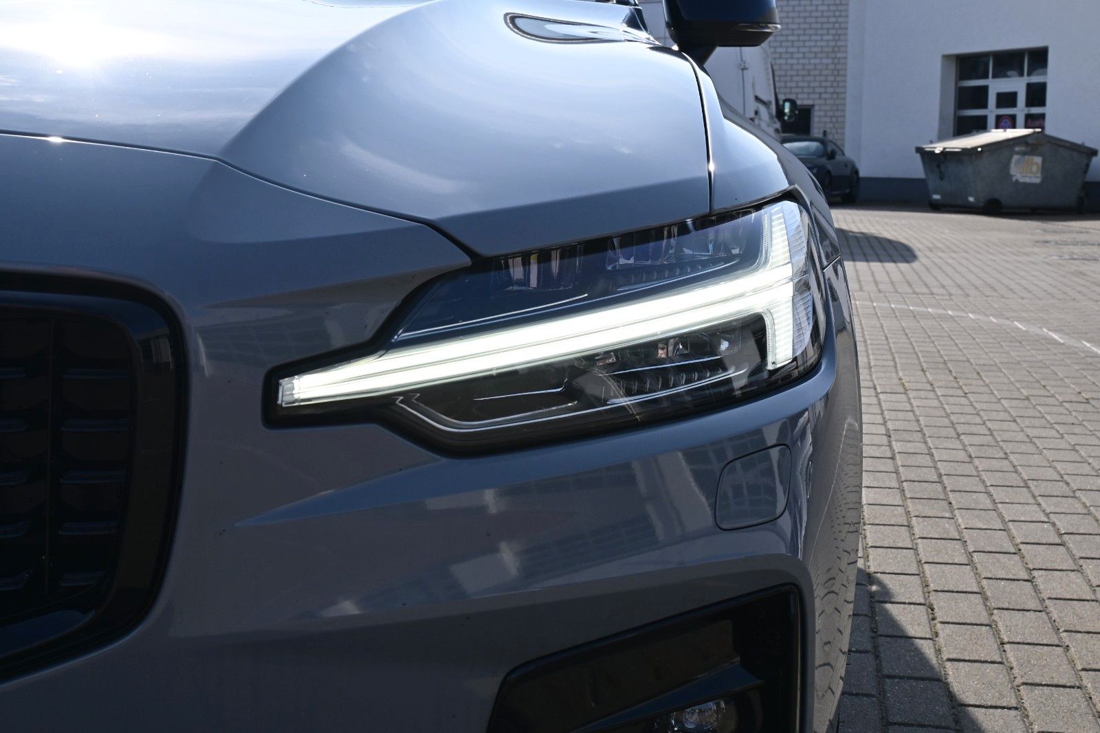 Fahrzeugabbildung Volvo V60 B4 D Auto Plus Dark*RFK*STDHZG*PANO*ACC