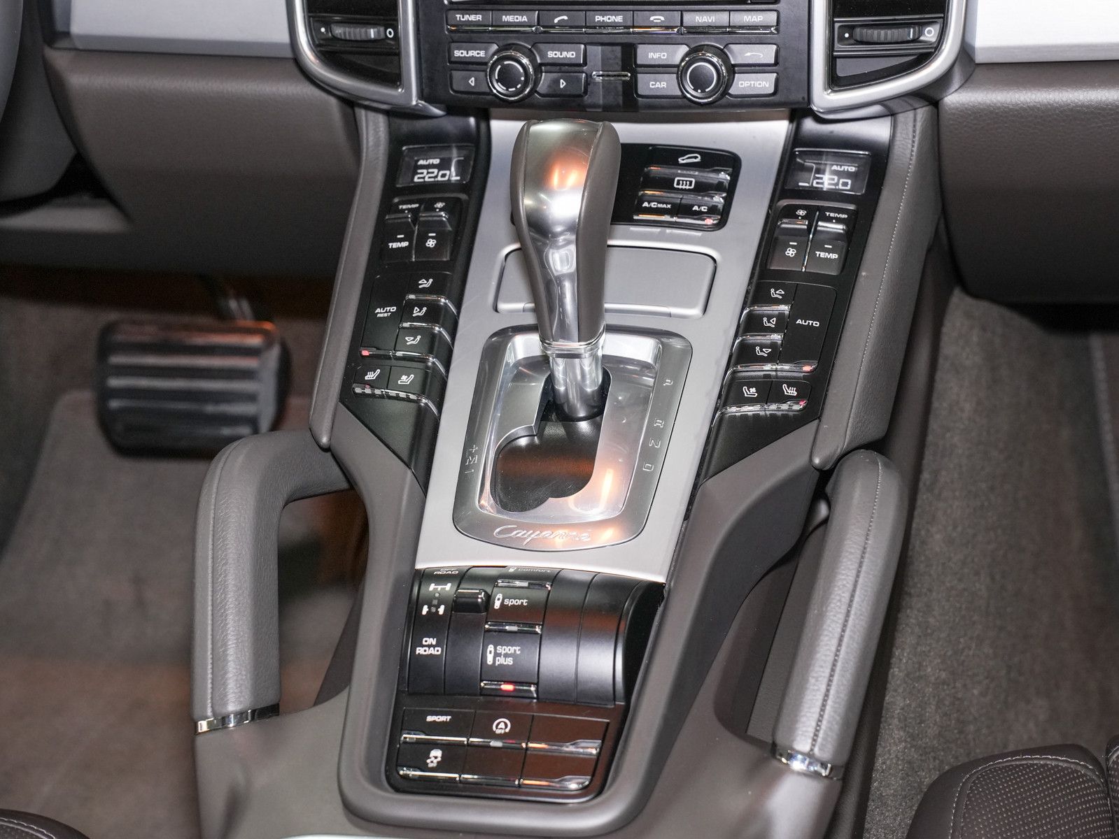Fahrzeugabbildung Porsche Cayenne Diesel - LED|Pano|Stzhzg+belüft|Kam|21"