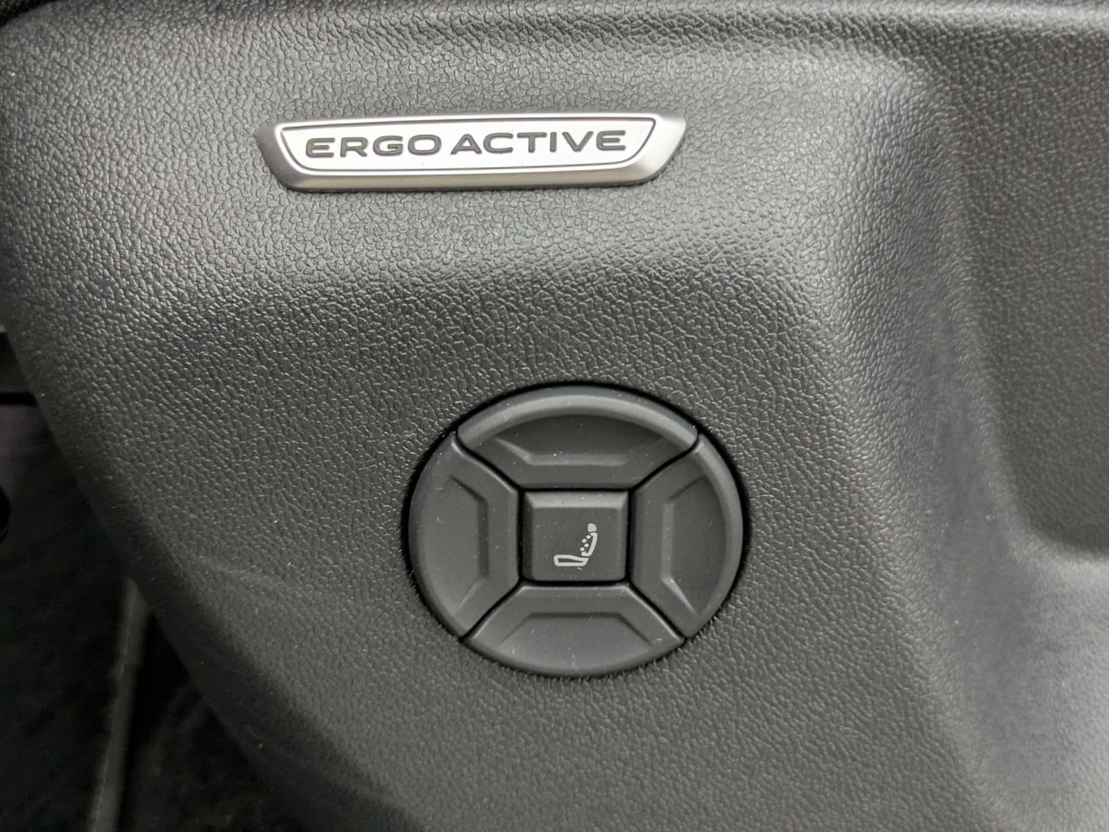 Fahrzeugabbildung Volkswagen Tayron 2.0 TDI 4M R-Line 7Si*MATRIX*AHK*PANO*HUD