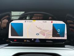 Fahrzeugabbildung Volkswagen Golf VIII Variant Life Navi Sitzh LED ACC AHK