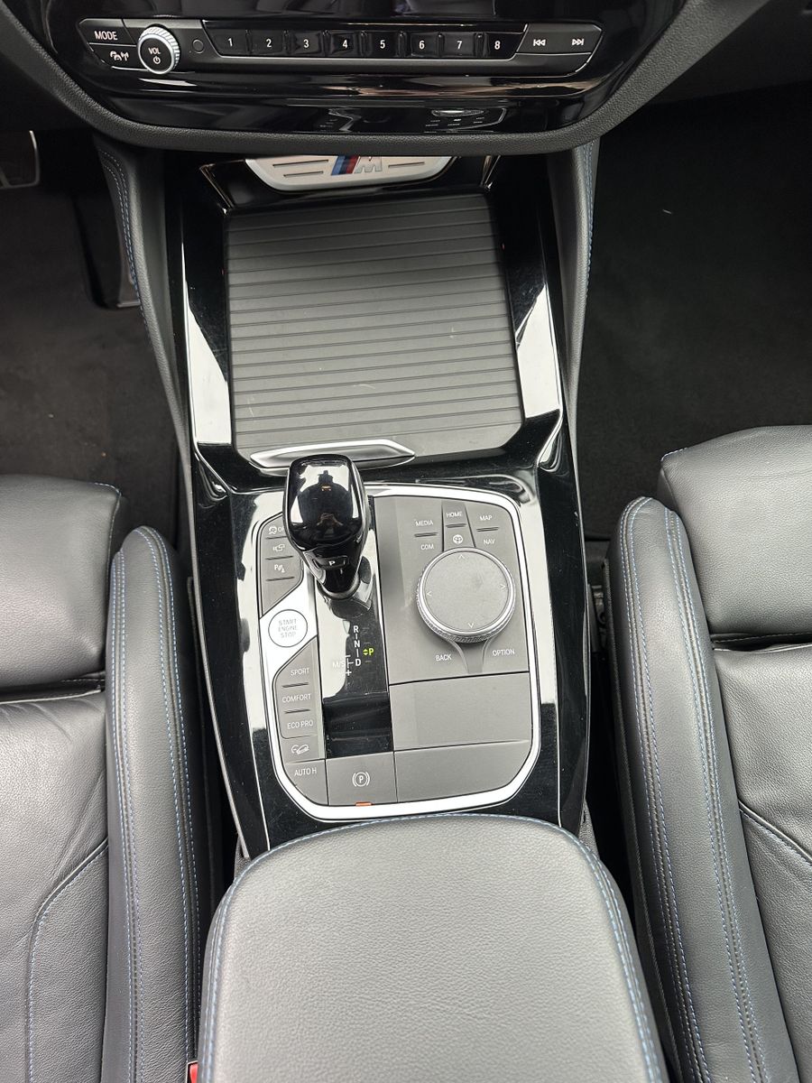 Fahrzeugabbildung BMW X4 M40d NAV+LASER+AHK+HEAD-UP+H&K+21ZOLL+360°+AC