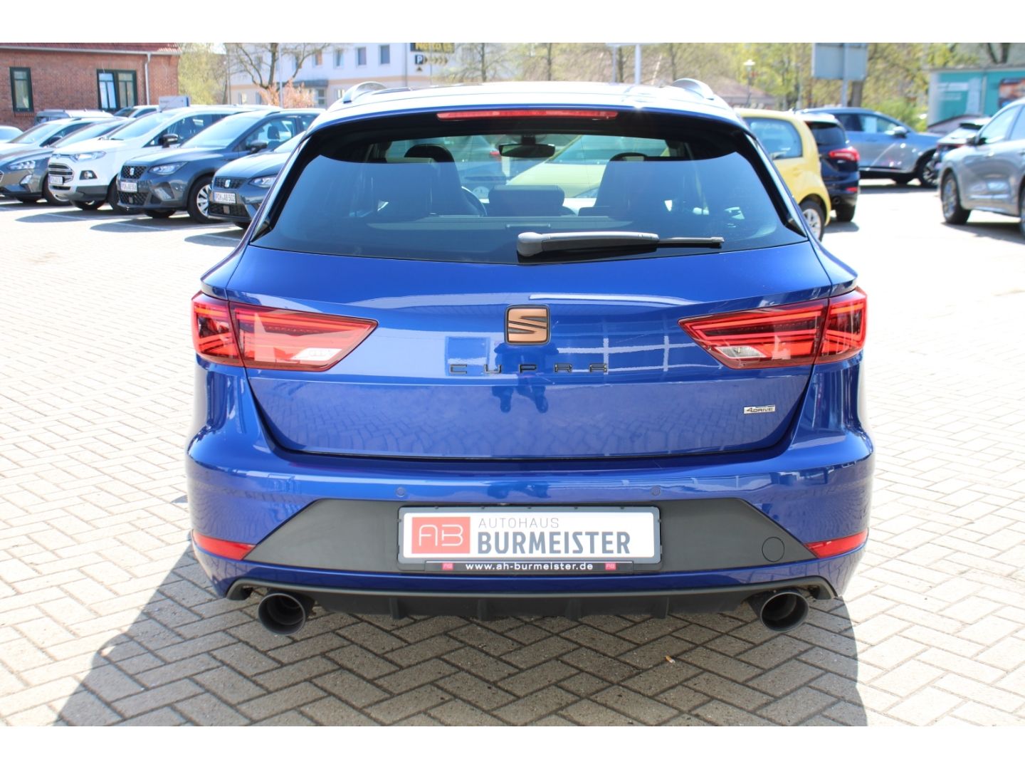 Fahrzeugabbildung SEAT Leon 300 4Drive Cupra Remus H&R DSG ACC LED Pano