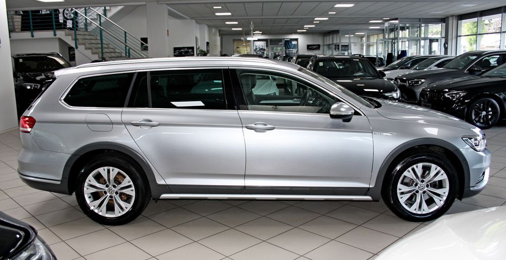 Volkswagen Passat Business 4M ACC AHK LEDER KAMERA STANDH