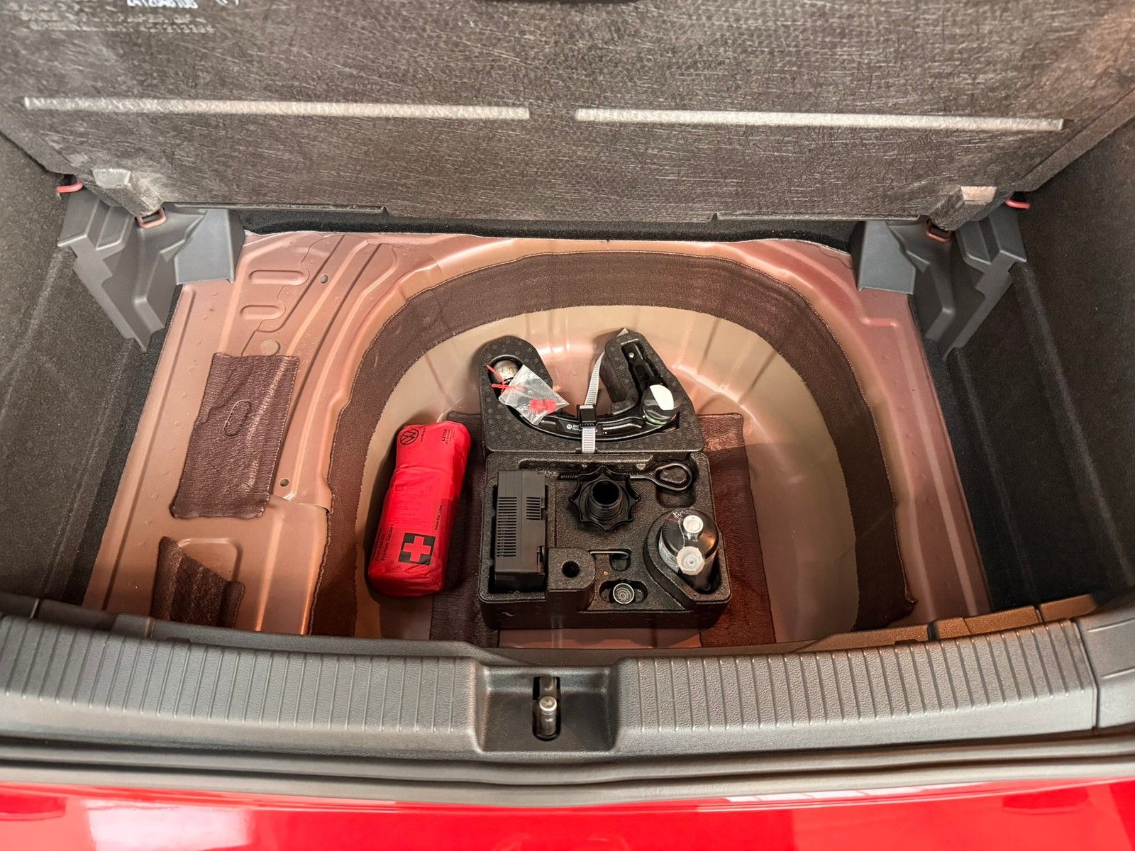 Fahrzeugabbildung Volkswagen T-Cross Goal 1.0 TSI AHK + LED + ACC + Allwetter