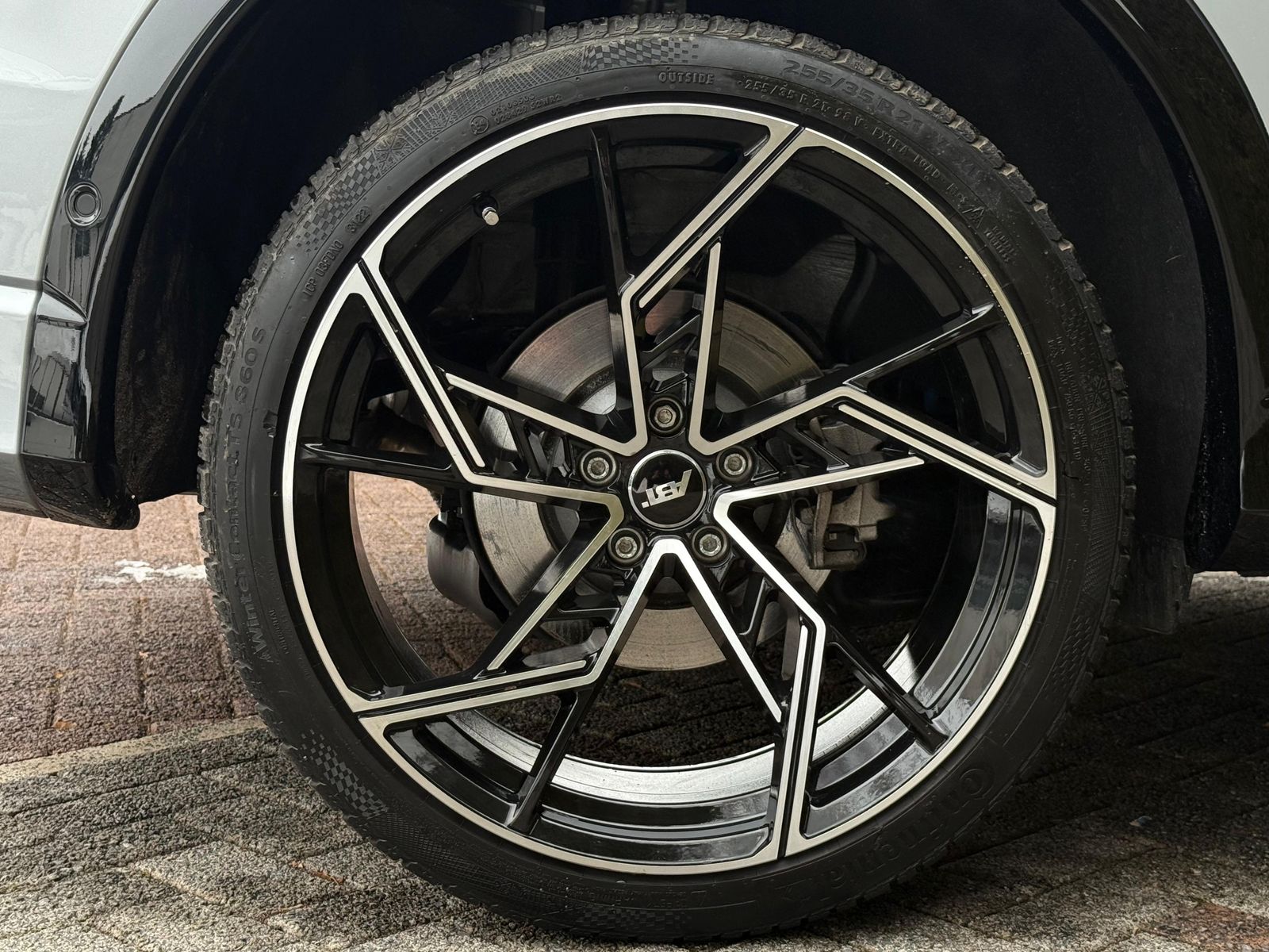 Fahrzeugabbildung Volkswagen Tiguan 2.0TSI DSG 4M R-Line MATRIX+PANO+AHK+360°