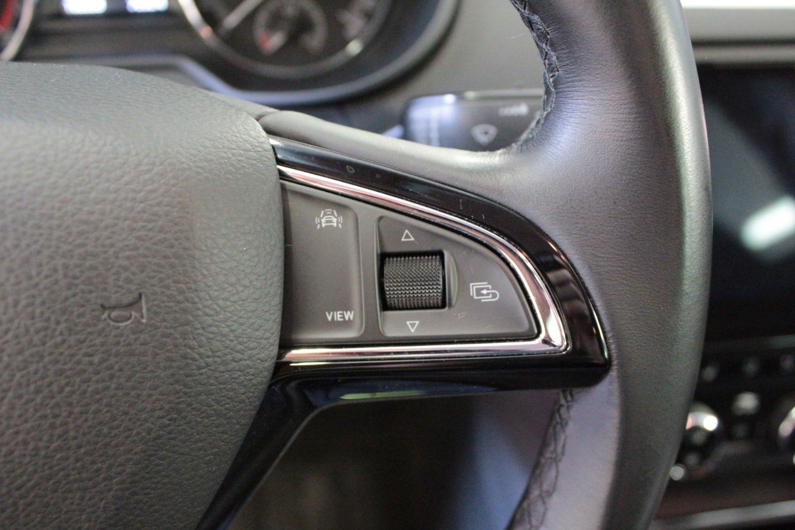 Fahrzeugabbildung SKODA Octavia 1.6 TDI CLEVER Combi  Navigation