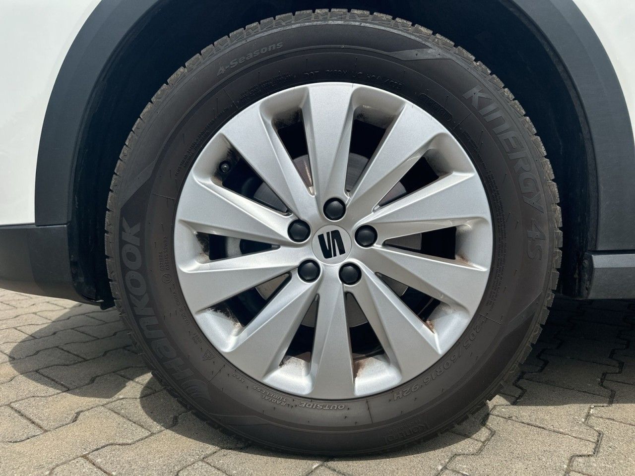 Fahrzeugabbildung SEAT Arona 1.0TSI 116PS Style Edition*AHK*1Hnd* - mit KI generiert/bearbeitet