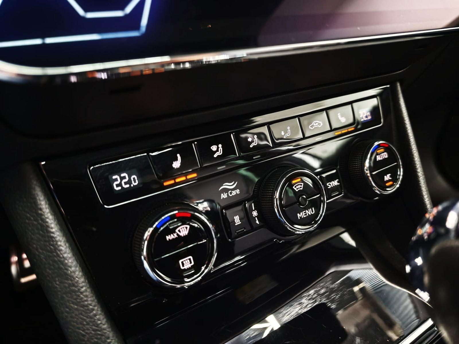 Skoda Superb Combi 2.0 TSI SportLine 4x4*Canton*Std...