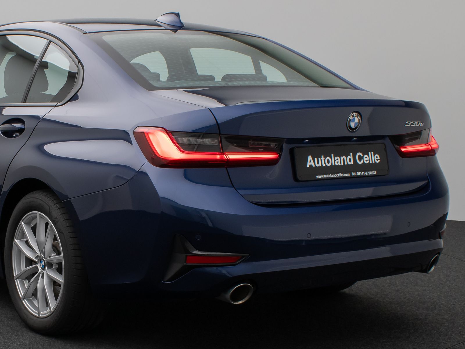 Fahrzeugabbildung BMW 330e CockPitPr Navi PDC Alarm Geschwindigkeitsre