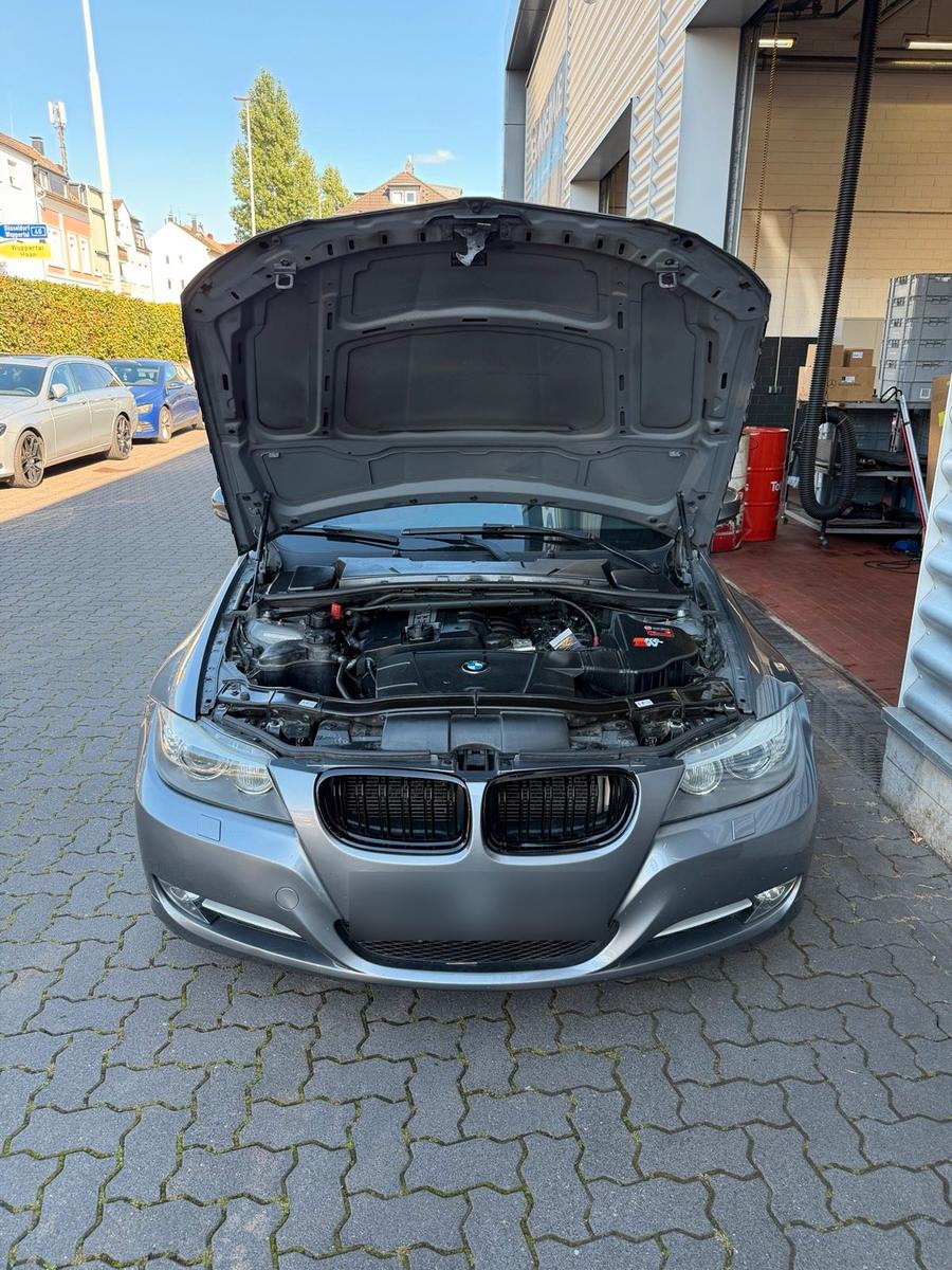 BMW 318 2011 — photo 9
