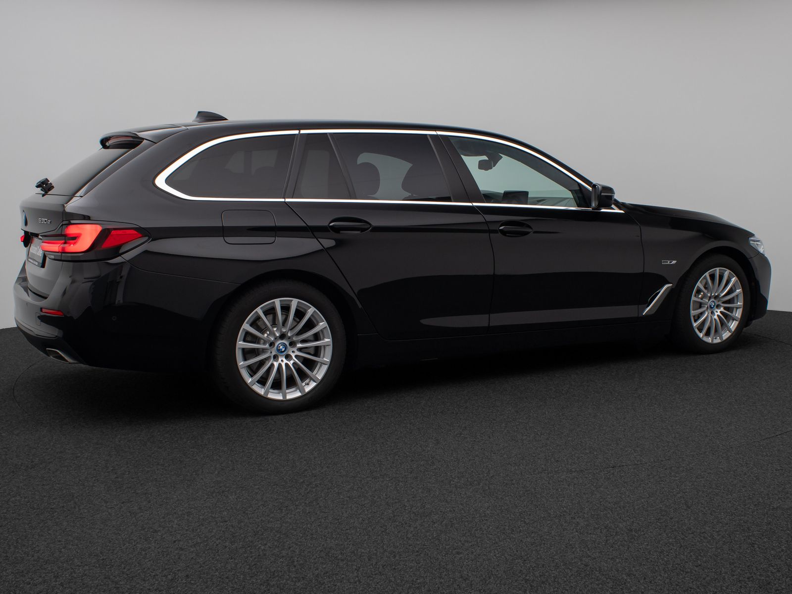 Fahrzeugabbildung BMW 530e HUD Laser DAB Kamera H/K AHK Alarm Sport