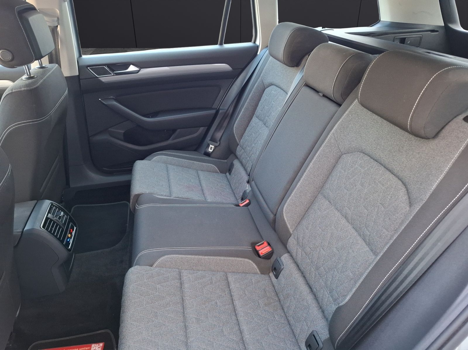 Fahrzeugabbildung Volkswagen Passat Variant TDI Business DSG Matrix AHK Navi