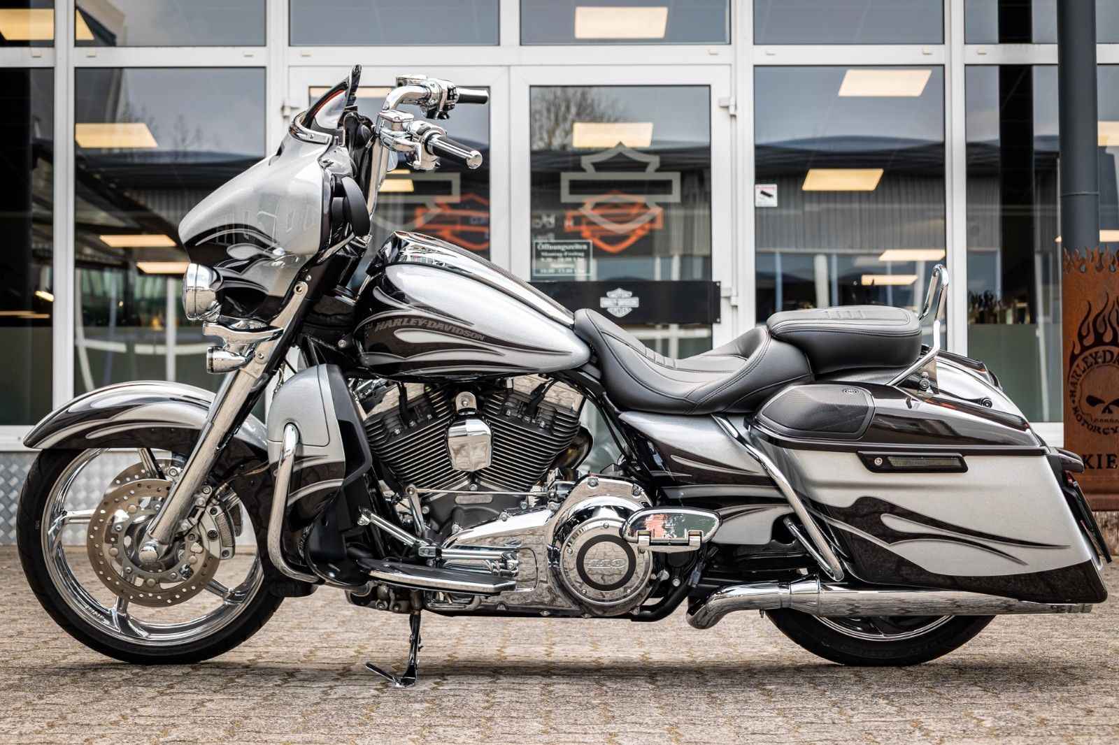Fahrzeugabbildung Harley-Davidson CVO STREET GLIDE 110 FLHXSE - KESSTECH