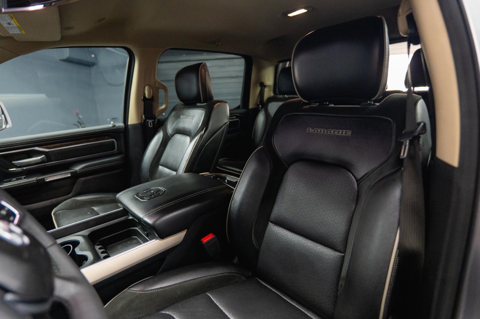Fahrzeugabbildung Dodge RAM 5.7 V8 HEMI 4x4 NIGHT-Edition LARAMIE *LED*