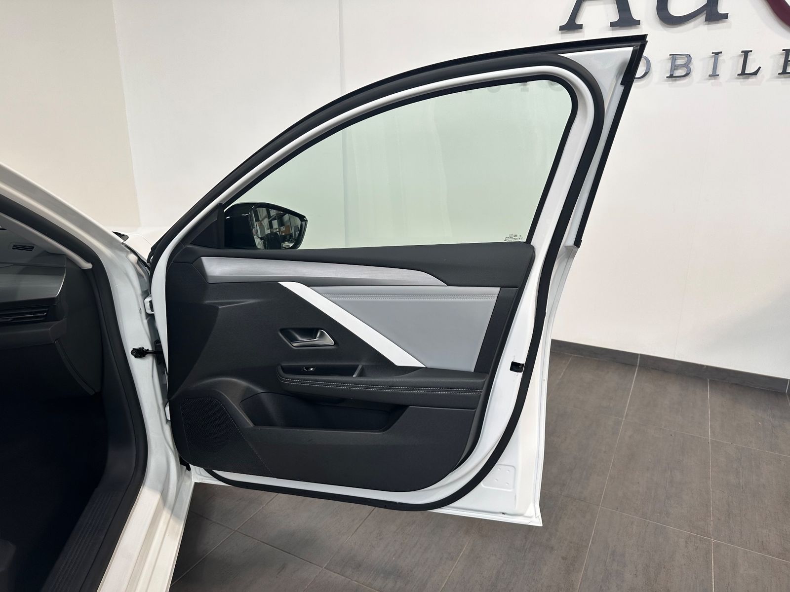 Fahrzeugabbildung Opel Astra Sports Tourer 1.5 D Business Elegance NAV