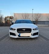 Jaguar XE 30t 300PS AWD R-Sport Automatik R-Sport - Jaguar: X300