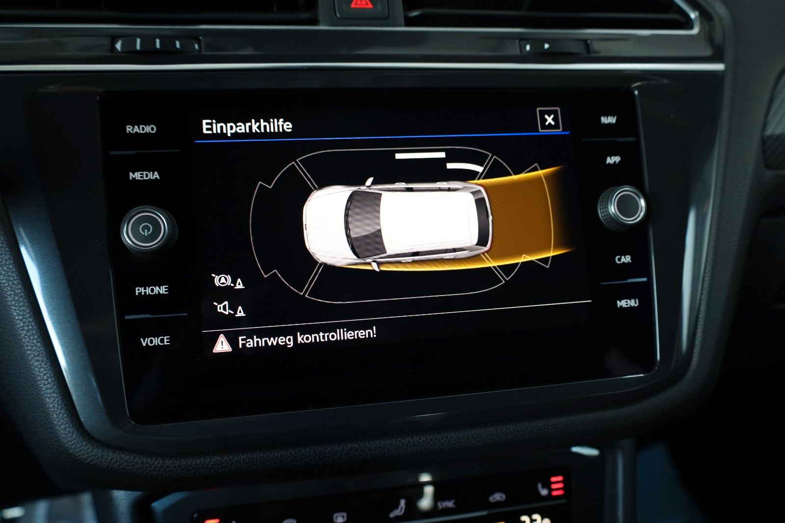 Fahrzeugabbildung Volkswagen Tiguan Allspace R-Line 4M LED,Navi,PDC,AHK