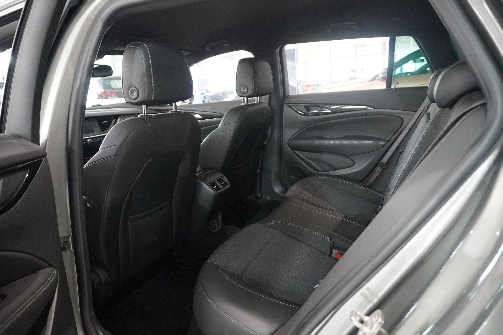 Fahrzeugabbildung Opel Insignia B ST 1.6D INNOV. NAVI/LED/KAMERA/SH/AHK