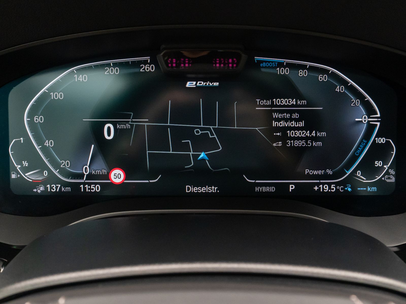 Fahrzeugabbildung BMW 530e xD LuxuryLine Panorama Laser Kamera HUD H/K