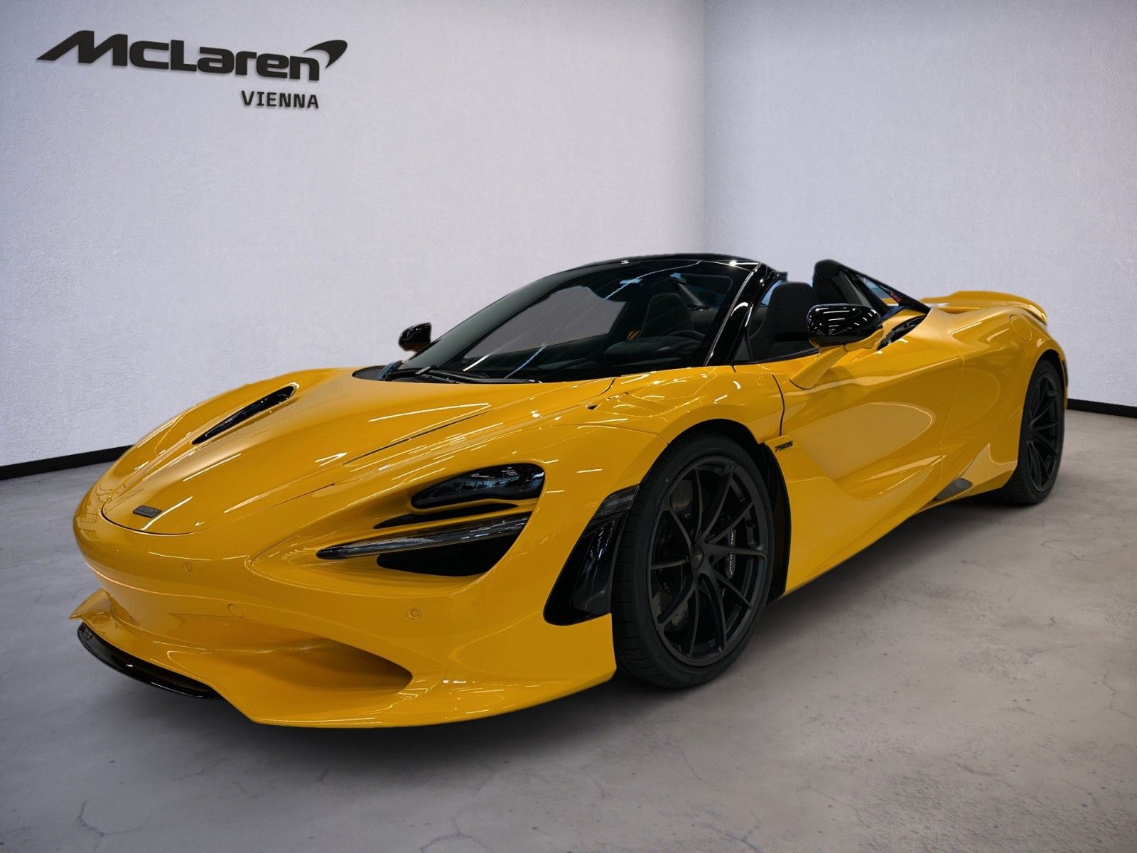 McLaren Spider / Tageszulassung / B&W / Lift / day reg