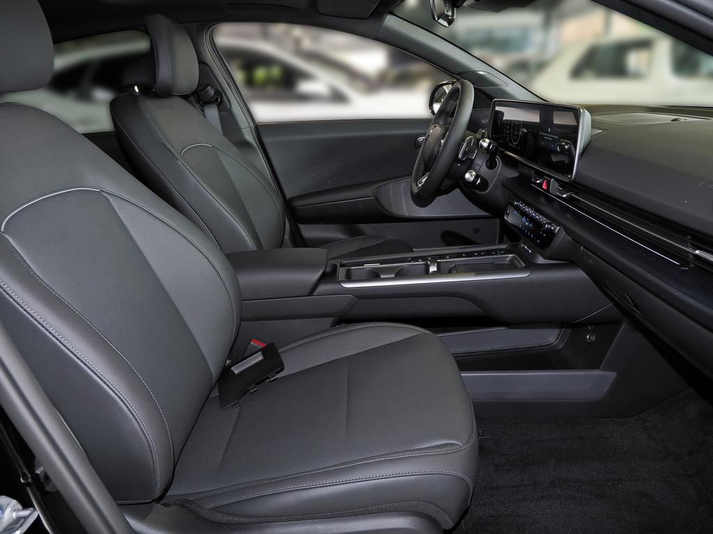 Fahrzeugabbildung Hyundai IONIQ 6 EV FL UNIQ Glas-Schiebedach