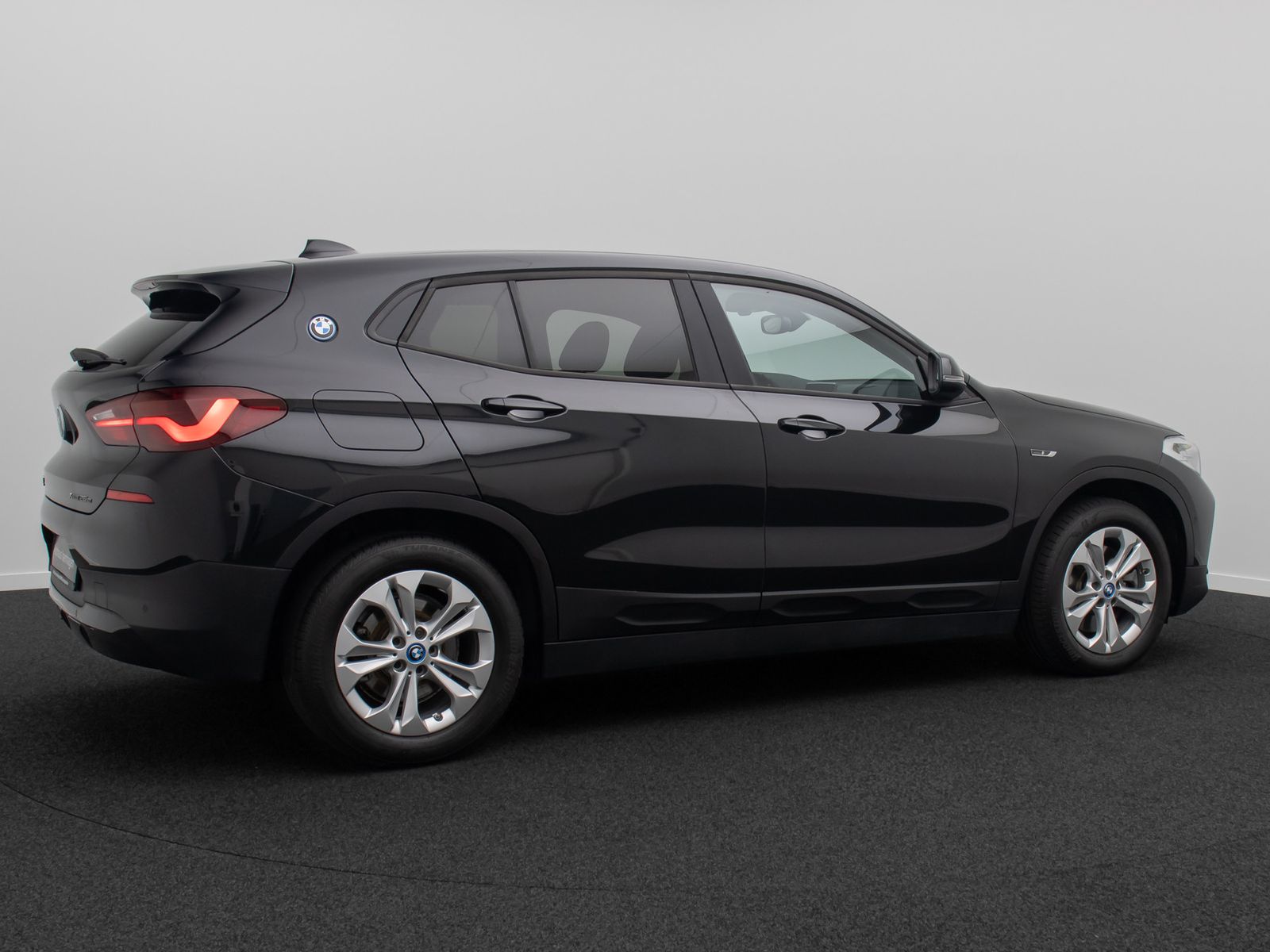Fahrzeugabbildung BMW X2 xD25e Kamera DAB LED Parkassistent Navi Sport