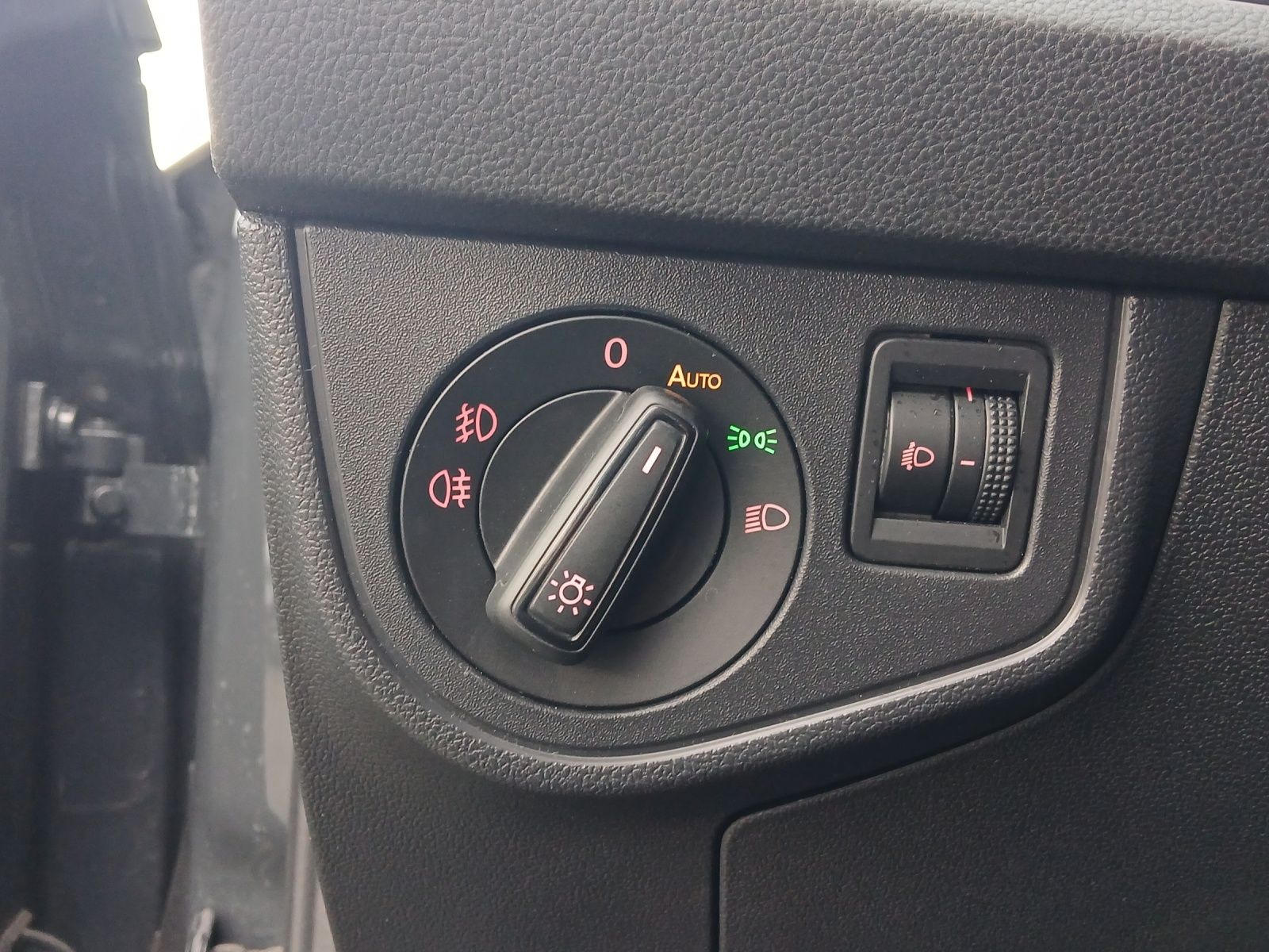 Fahrzeugabbildung Volkswagen Polo TSI Highline Climatronic ACC PDC SH LM