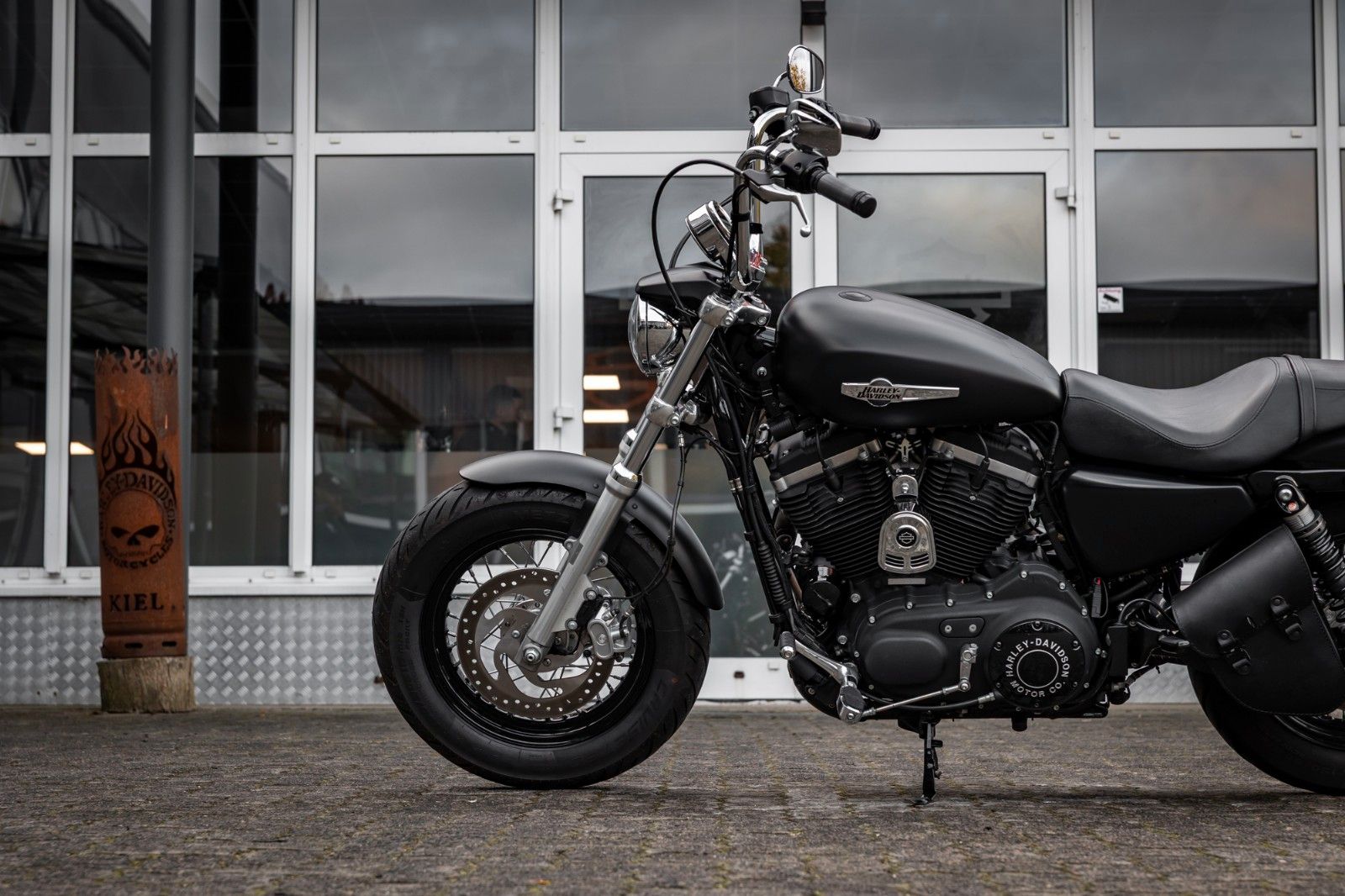 Fahrzeugabbildung Harley-Davidson Sportster XL1200CB Custom Limited - JEKILL&HYDE