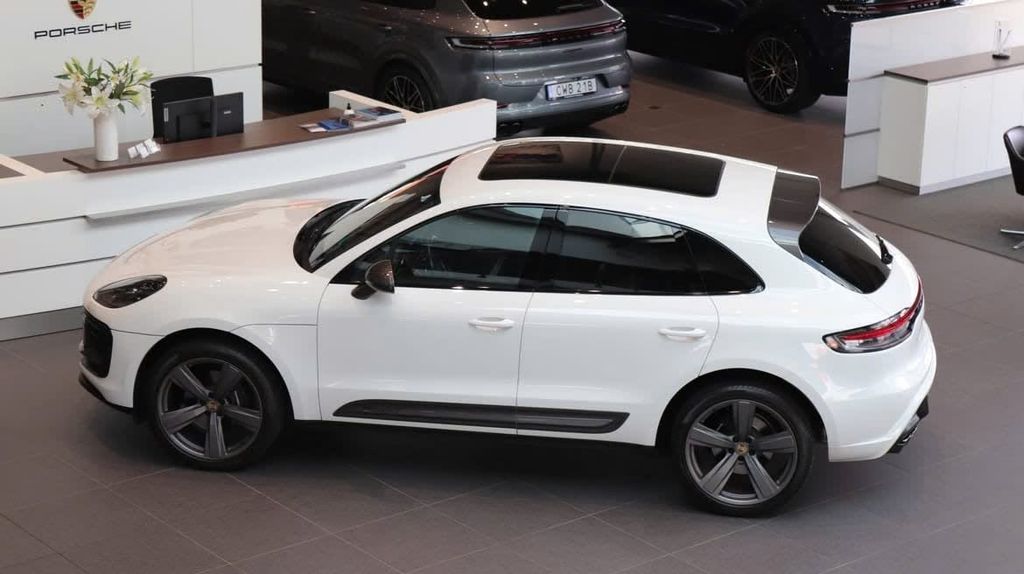 PORSCHE Macan 2023