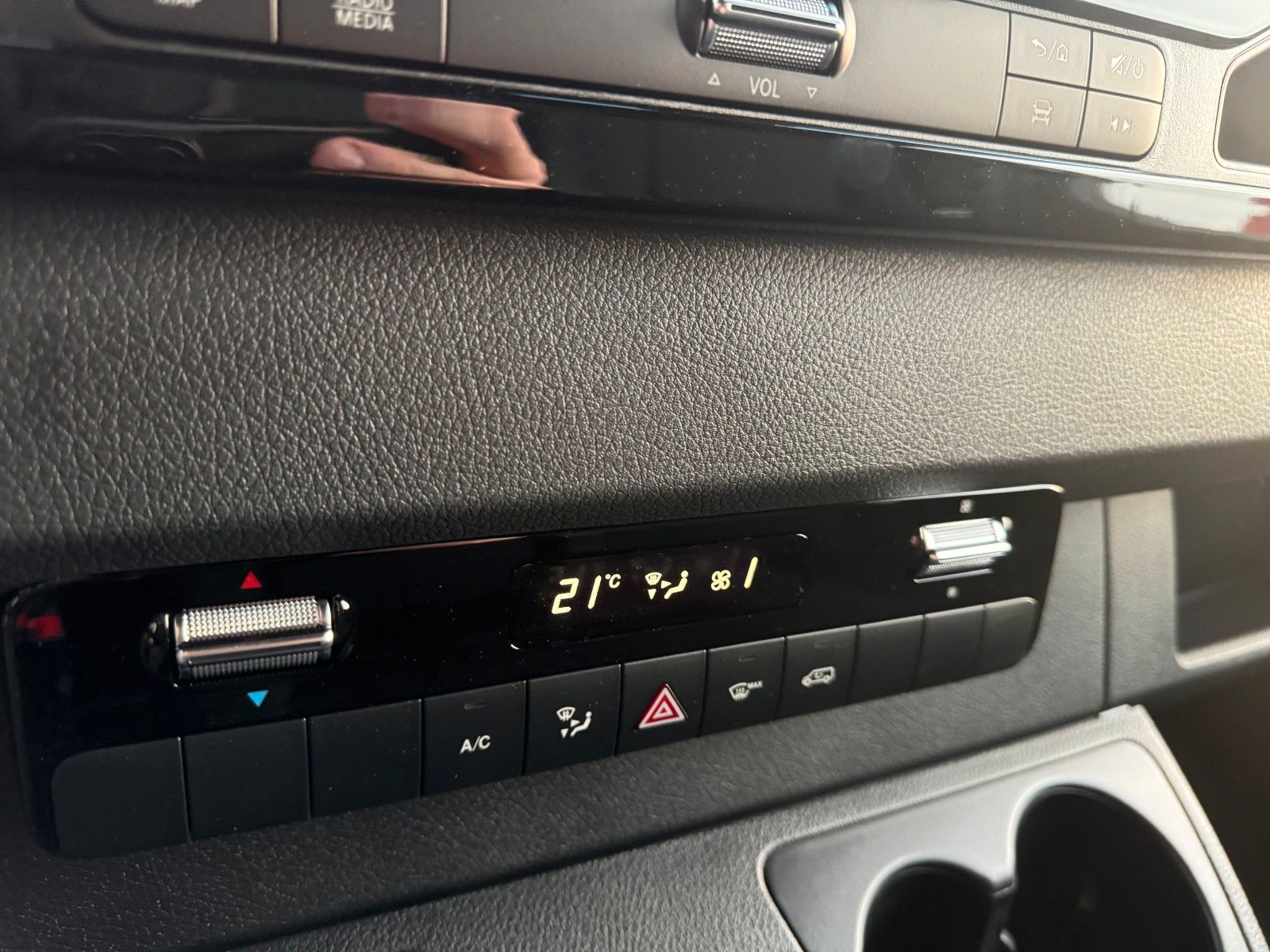 Fahrzeugabbildung Mercedes-Benz Sprinter 319 CDI 4325 Klima Kamera AHK LED