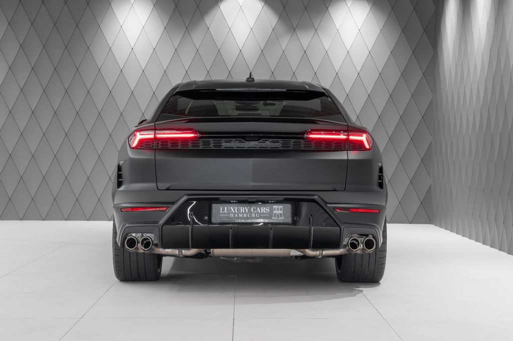 Urus 4.0 V8 SE MATT BLACK AKRAPOVIC CARBON - Bild 5